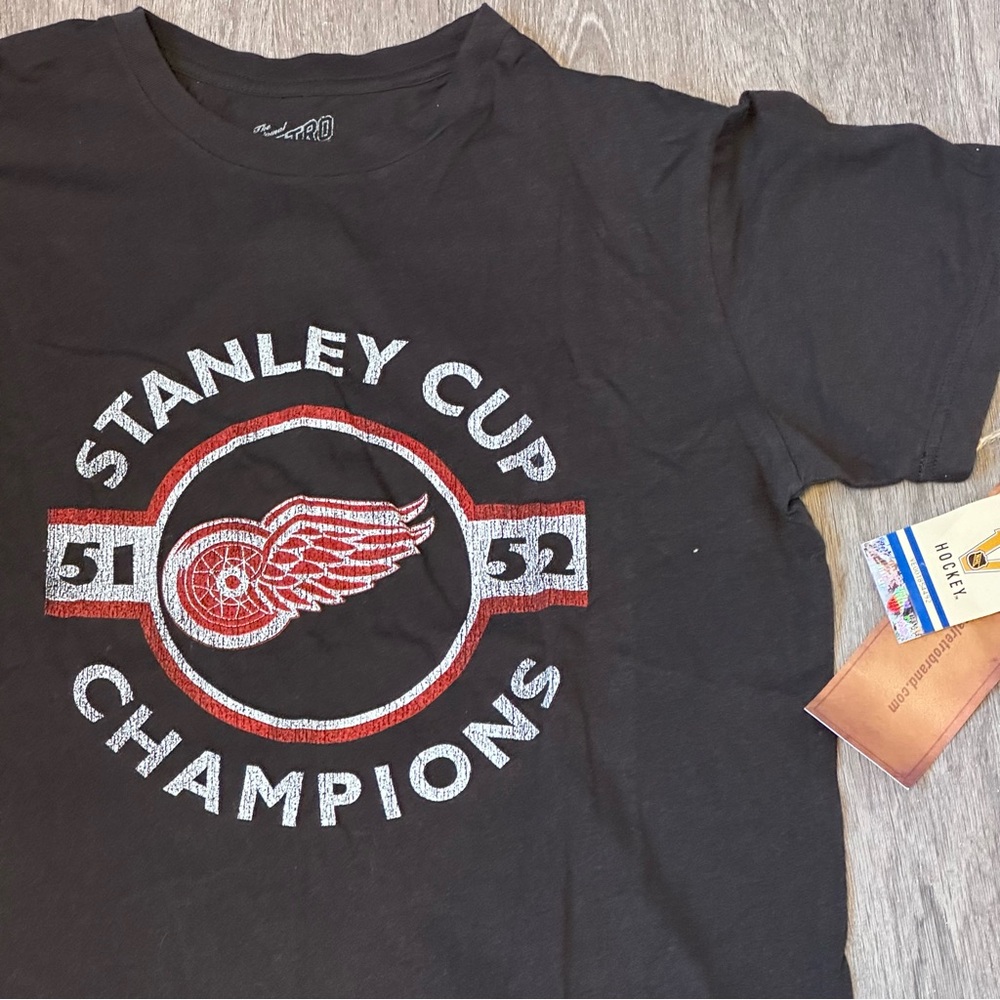 Original Retro Brand | NHL Red Wings Stanley Cup Champions T-Shirt | Size S NWT!